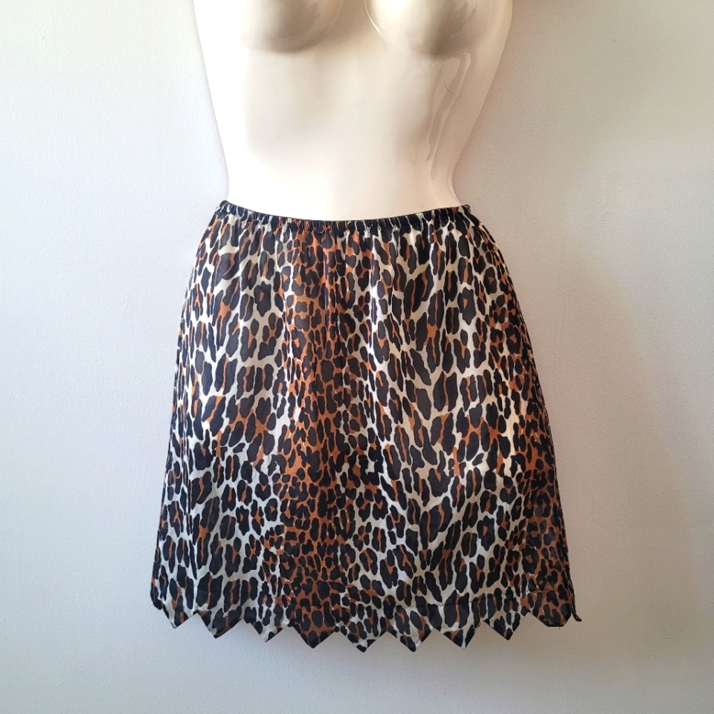 Vintage 1960s Vanity Fair ½ Slip. Leopard Print. Size: Medium